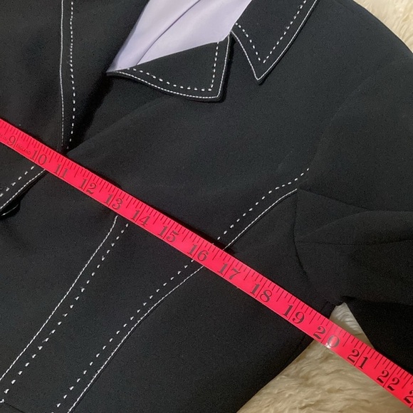 Black jacket with white contrast stitching size P12 - Picture 10 of 13